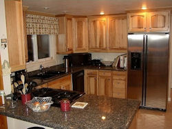 Hickory cabinets, granite counters, crown molding